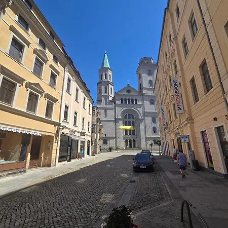 77m2 2 Raum Im Zittauer Stadtzentrum Innenstadt Innenring Lage Markt Und Rathaus Naehe *