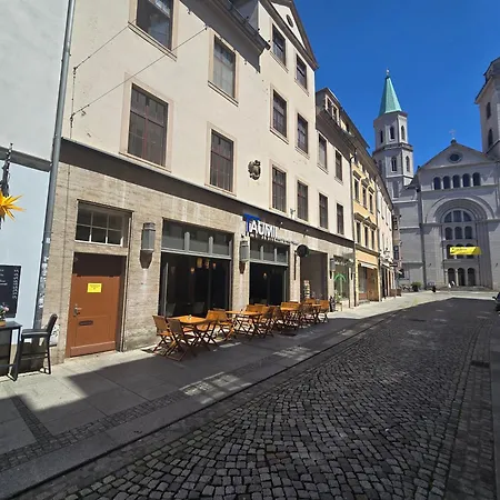 Апартаменты 77m2 2 Raum Im Zittauer Stadtzentrum Innenstadt Innenring Lage Markt Und Rathaus Naehe Циттау