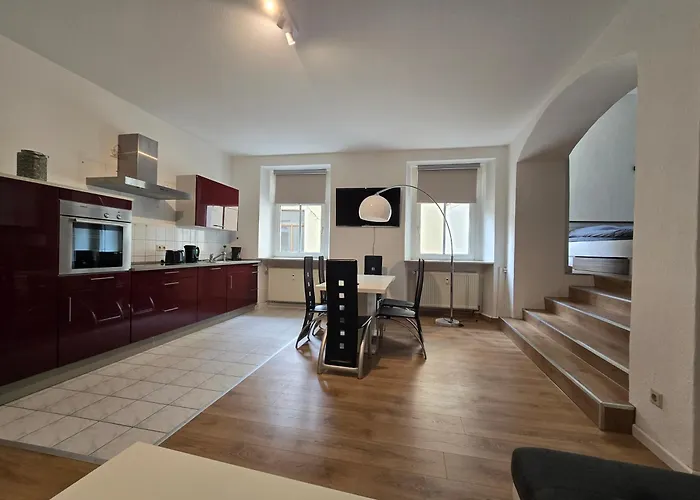 77m2 2 Raum Im Zittauer Stadtzentrum Innenstadt Innenring Lage Markt Und Rathaus Naehe شقة *